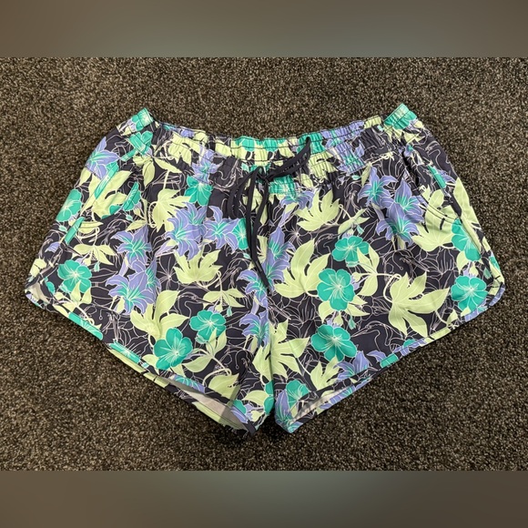 Columbia Pants - Columbia Gray Green Floral Shorts With Pockets Size XXL Extra Large